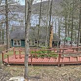 Dainty New Preston Cottage w/ Dock & Lake Views!