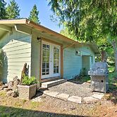 Quaint Riverside Reprieve w/ Kayaks + Floats!