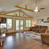 'bullfrog Bluff' Mountain View Cabin w/ Deck!