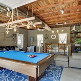 Hot Tub & Lake Access at Poconos Getaway!