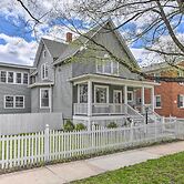 Spacious Oak Park Home, 11 Mi to Downtown Chicago!