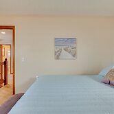 Loveland Townhome: Walkable to Lake & Park!