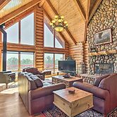 Hot Tub, Game Room & Theater: Luxe Show Low Home