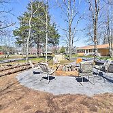 Greers Ferry Home w/ Yard, < 1 Mi to Marina!