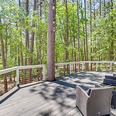 Greers Ferry Treehouse-style Cabin w/ Lake Access!