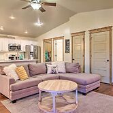 Townhome w/ Private Hot Tub, 8 Mi to Downtown