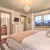Townhome w/ Private Hot Tub, 8 Mi to Downtown