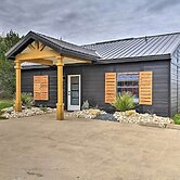 Graford Cabin w/ Rooftop Deck & Lake Views!