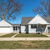 7 Mi to Lake Michigan: Milwaukee Vacation Rental