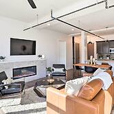 Walk to UNL Campus: Dtwn Lincoln Loft Apt!