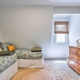 Amazing A-frame w/ Private Hiking + Amenities