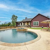 Pool & Hot Tub in Sunny Smithville Getaway!