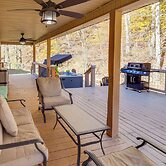 Lyles Peaceful Creekside Home: Hot Tub & Fire Pit