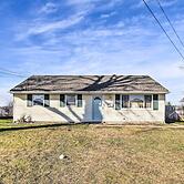 House w/ Pellet Smoker & Grill, 1 Mi to Lake!