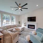 Lovely Clinton Home w/ Hot Tub on 10 Acres!