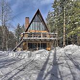 Cozy A-frame Cabin w/ Pool Table: 8 Mi to Mt Snow!
