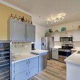 'red Rox' Phoenix Condo w/ Patio ~ 3 Mi to Airport