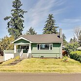 Charming Portland Home, Walk to Light Rail!