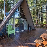 Serene Washington Escape w/ Deck & Mountain Views!