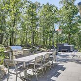 'the Glabin: Garrison Gem w/ Hot Tub & Fire Pit