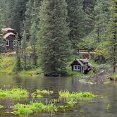 Cozy Henrys Lake Escape - 20 Miles to Yellowstone!