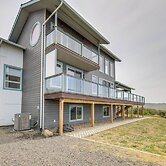 Oceanfront Home w/ Hot Tub, Sauna, 8 Mi to Newport