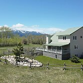The Front Porch 20-acre Country Home w/ Mtn View