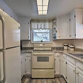 Hip Downtown Cottage - Walk to Beach, Pier, Dining