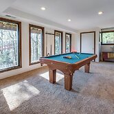 Poconos Cabin on 3 Acres - 5 Mi to Blue Mountain!