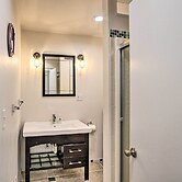 Convenient Burien Getaway: 12 Mi to Dtwn Sea!