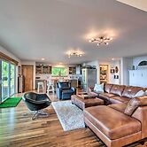 Mid-century Cabin w/ Deck & Puget Sound Vistas!