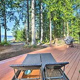Mid-century Cabin w/ Deck & Puget Sound Vistas!