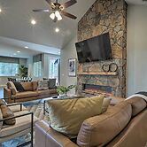 Lavish National Forest Retreat w/ Hot Tub + Views!