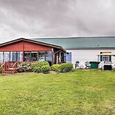 Lyndonville Home w/ Fire Pit, Screened Patio & A/C