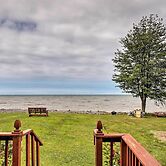 Lyndonville Home w/ Fire Pit, Screened Patio & A/C
