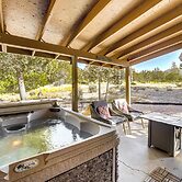 Peaceful Strawberry Cabin: Fire Pit & Hot Tub