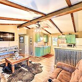 4 Mi to Beach & Fishing: Rockport Cottage w/ Deck!