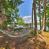 Waterfront Great Pond Cottage w/ Hot Tub & Deck!