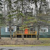 Walk to Lake! All-season Retreat in Poconos Mtns