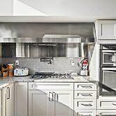 Modern Knoxville Gem: Near Campus & Eateries!