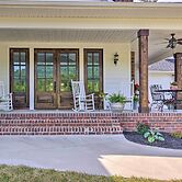 Near Parks, Trails & Lakes: Quaint Landrum Escape!
