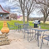 Vivid 'cedar Ridge' Cabin ~ 23 Miles to Wichita!