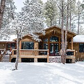 Fire Pit: Family-friendly Lakeside Retreat