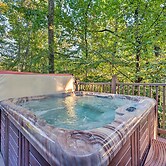 Creekside Broken Bow Cabin w/ Hot Tub & Fire Pit!