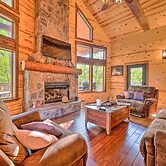 Creekside Broken Bow Cabin w/ Hot Tub & Fire Pit!