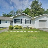 Oak Ridge Retreat w/ Porch < 1 Mi to Downtown