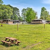 Cozy Hardin Retreat w/ Lake Kentucky View!