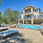 Luxe Getaway w/ Riverfront Views in Grants Pass!