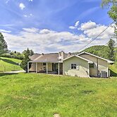 Bluefield Retreat w/ Pool Table: Near Parks!
