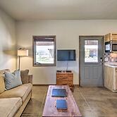 Cozy Elgin Casita w/ Gas Grill: Pets Welcome!